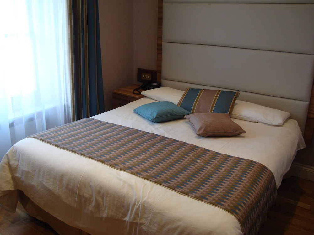 Royal Eagle Hotel 20/66
