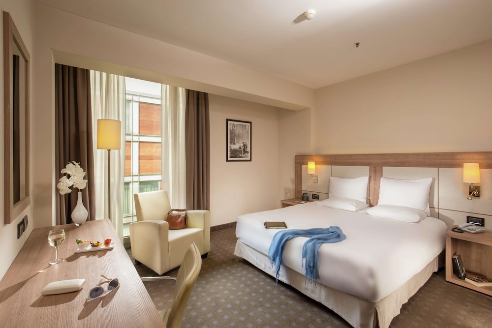 DOUBLETREE BY HILTON MILAN 16/83