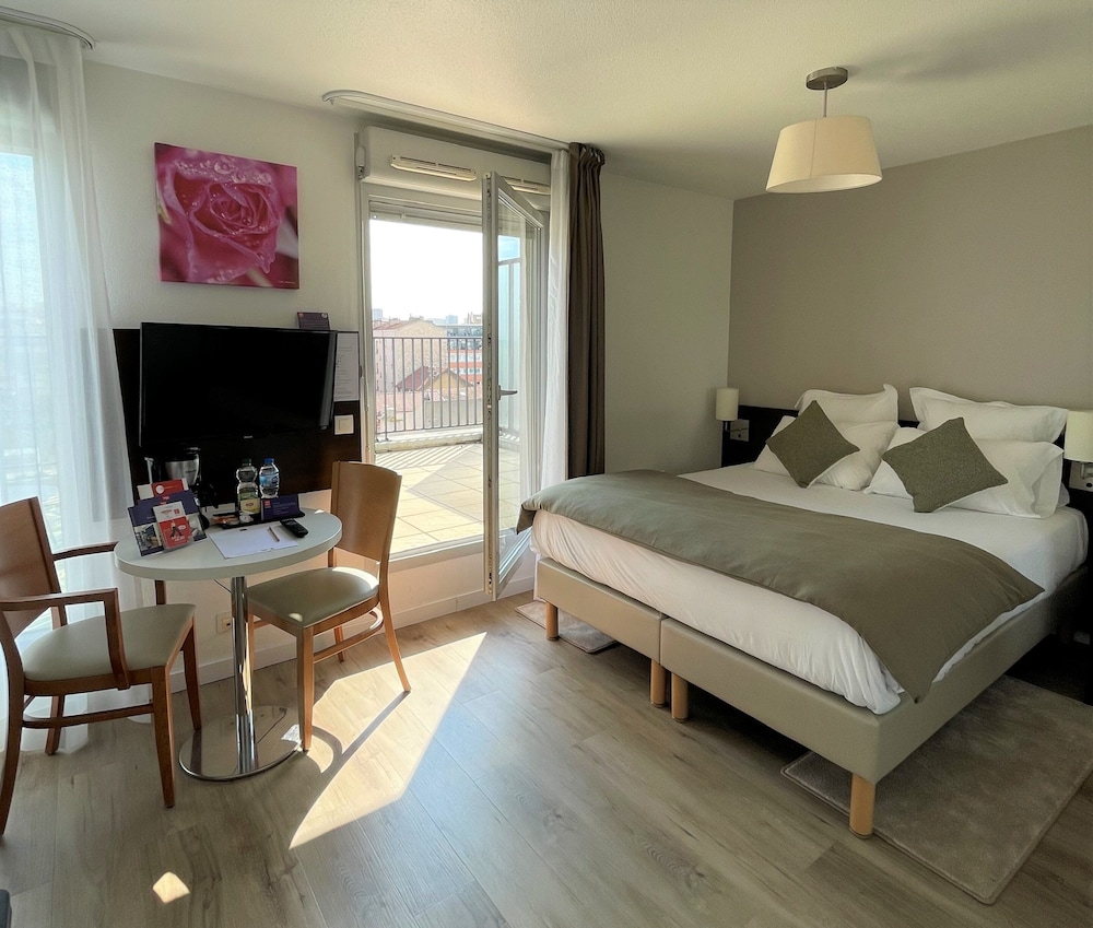 Sejours & Affaires Paris Malakoff 18/36