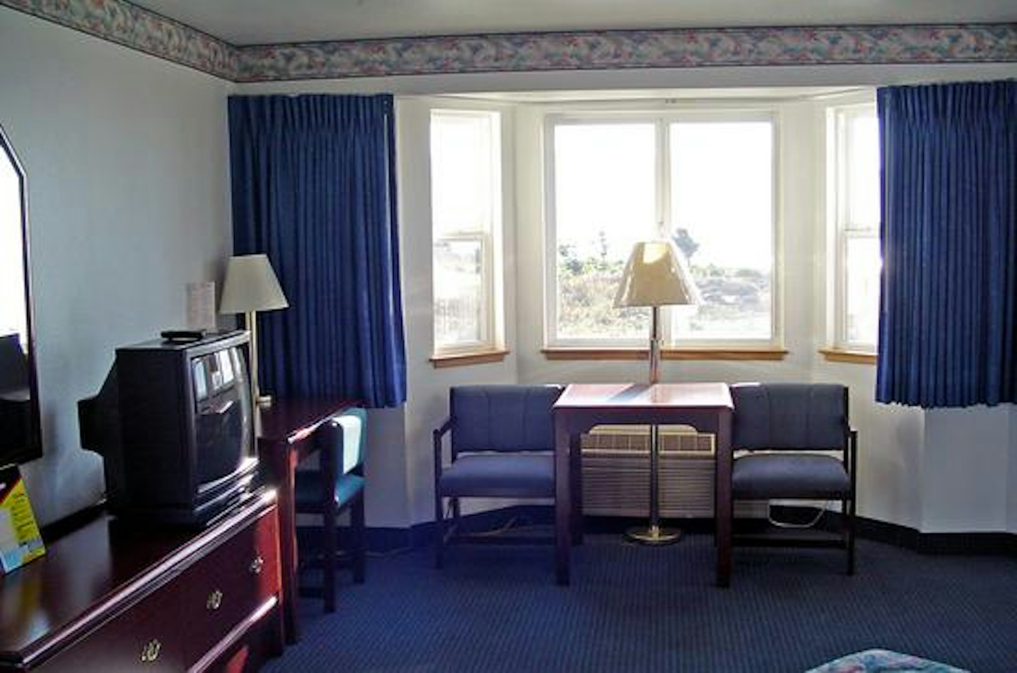 Anchor Beach Inn 23/26