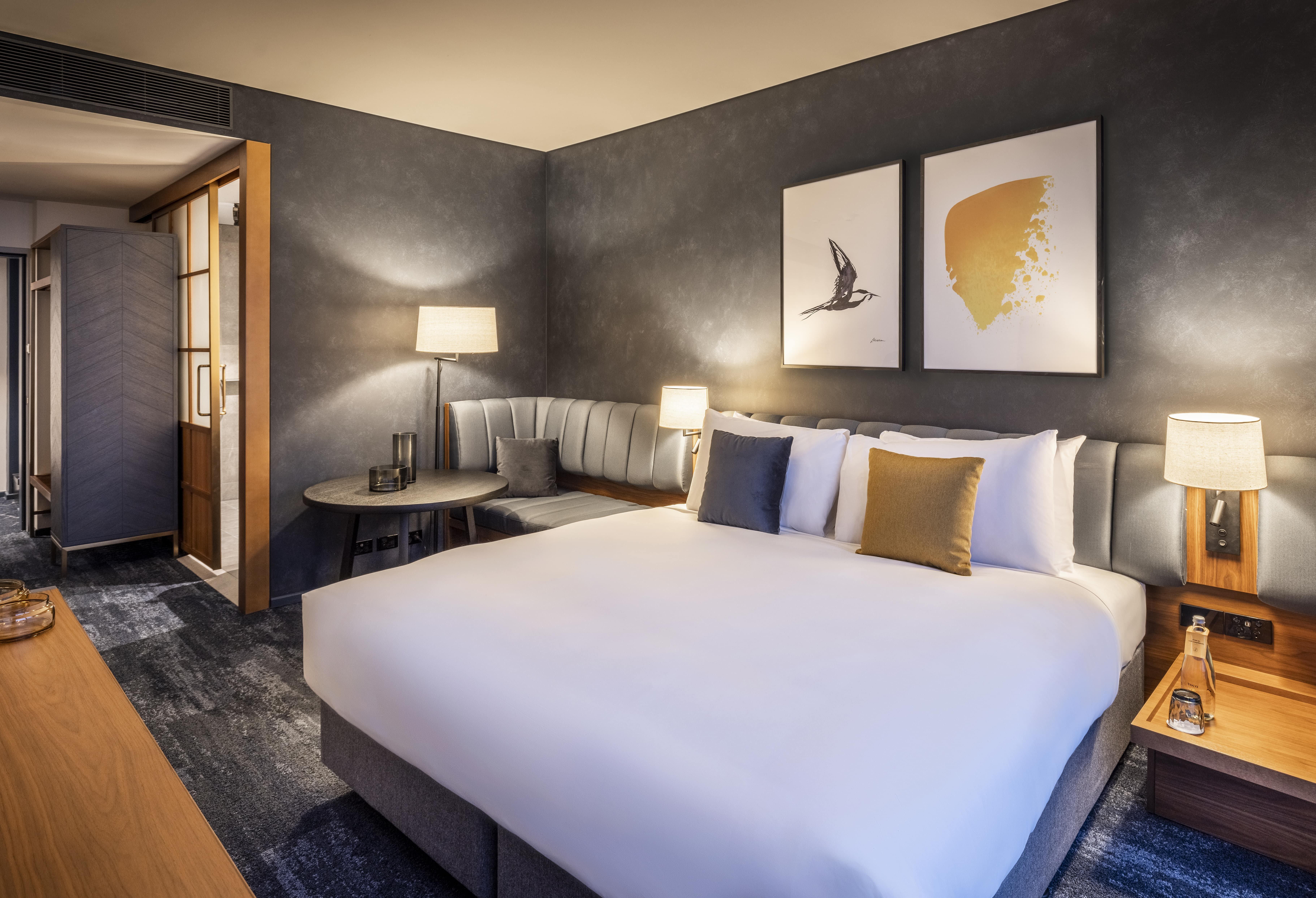 Room, King Bed, Bay View