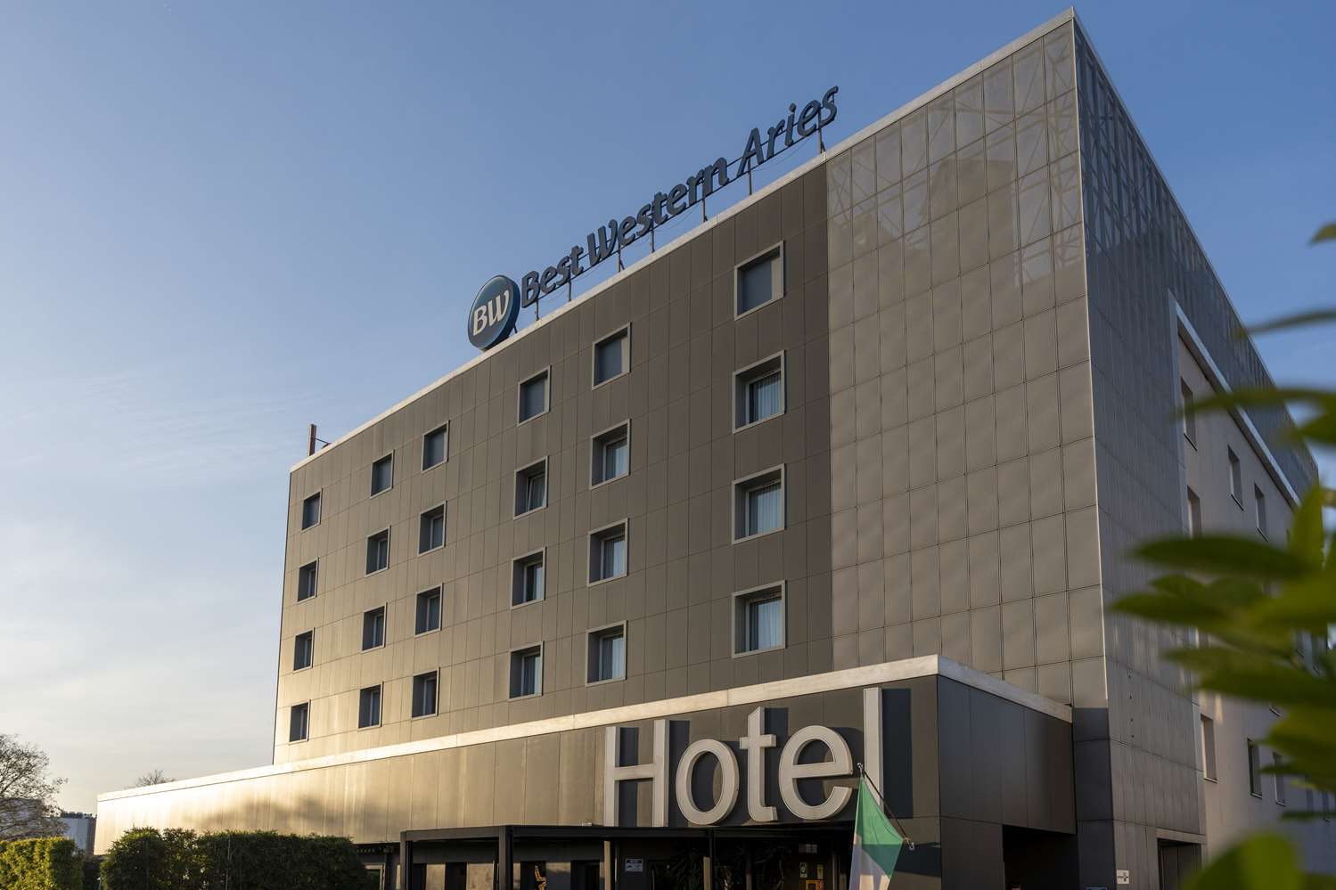 The Aries Grand Boutique Hotel 4/37