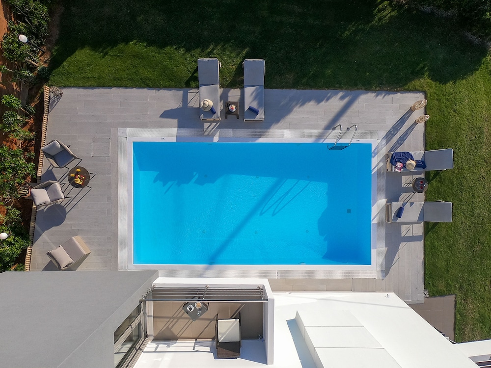 Villa Almyra 30/36
