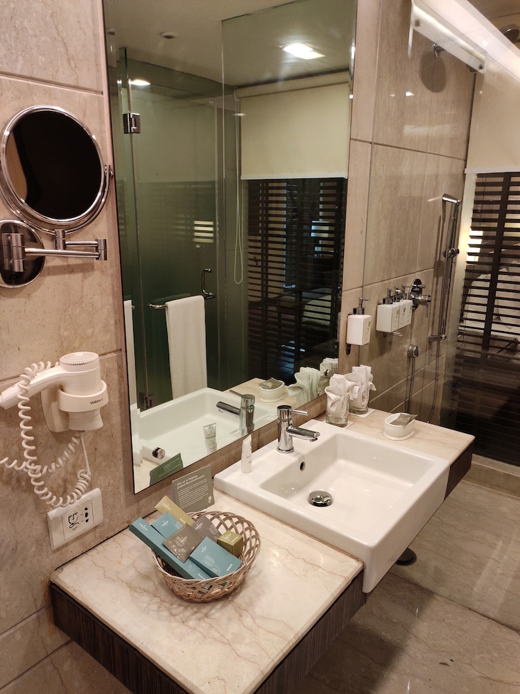 Radisson Hotel Sector 29 Gurugram 37/57