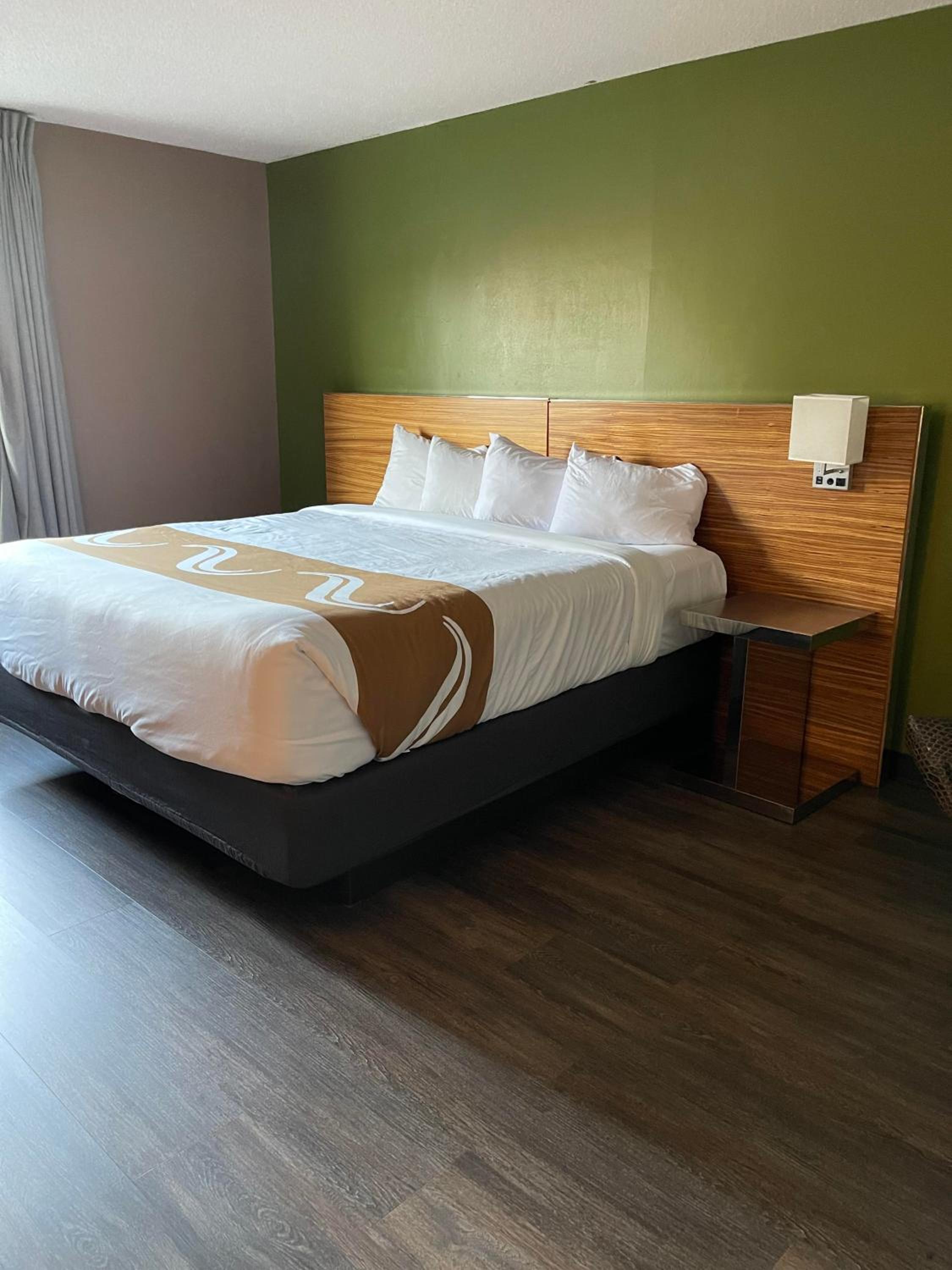 Efficiency, King Bed