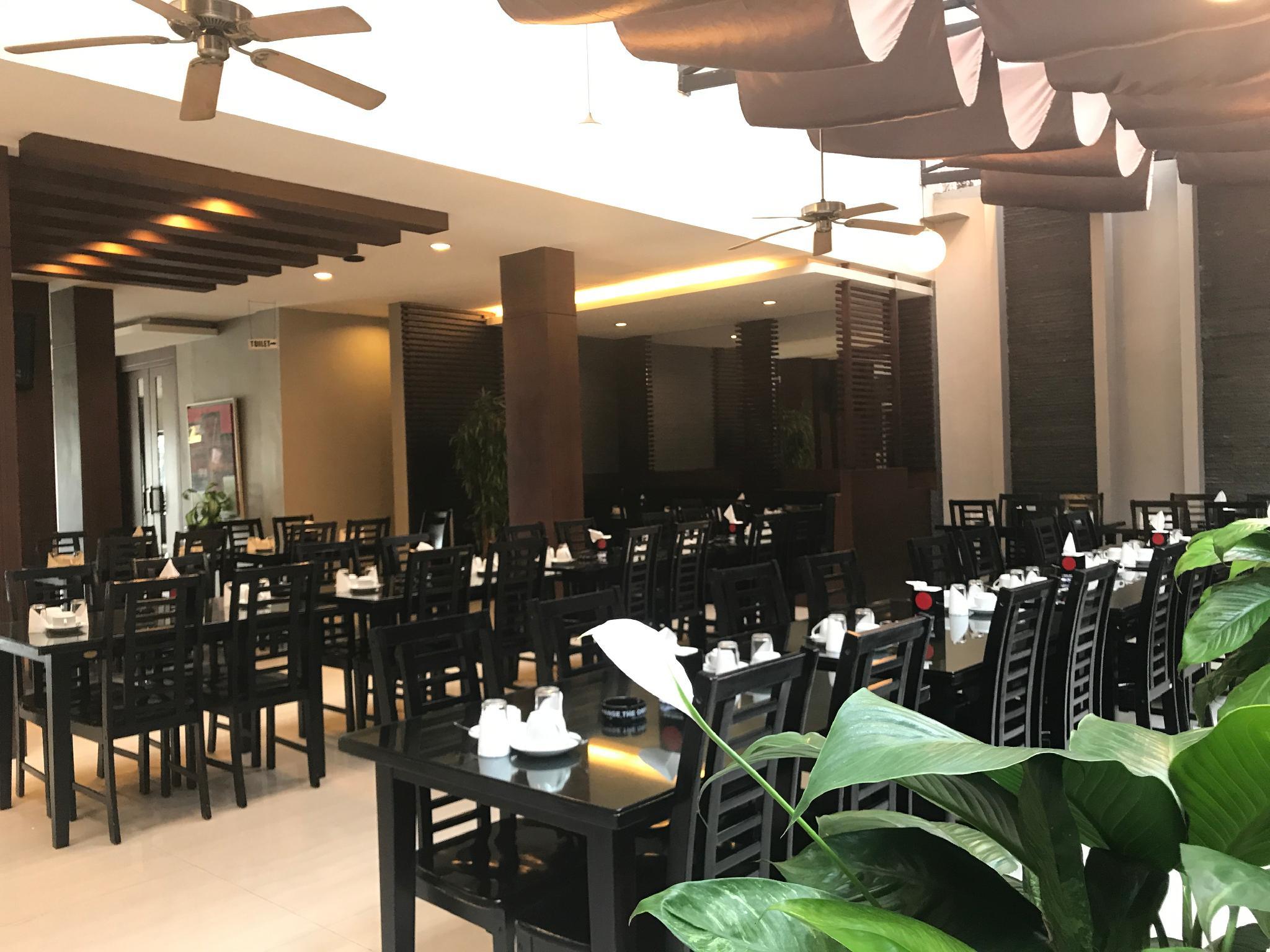 Grand Mega Hotel 25/26