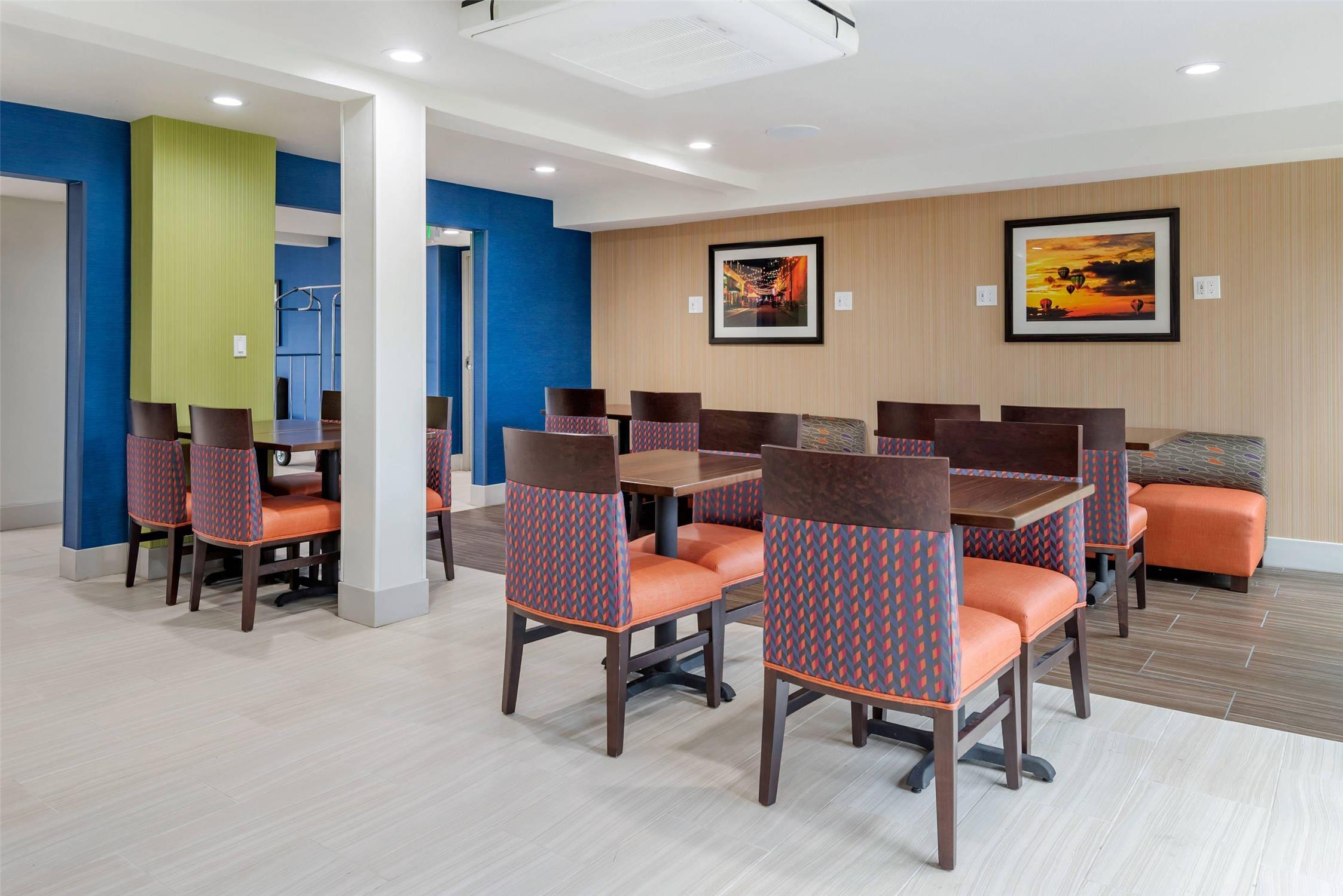 Comfort Inn and Suites Tigard near Washington Square 30/35