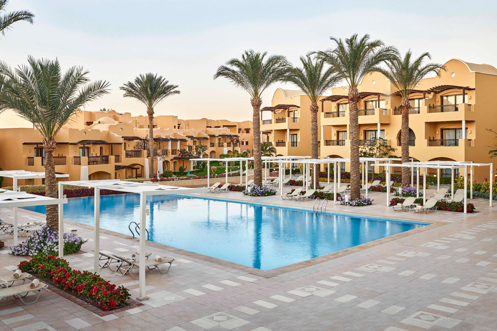 SUPERIOR POOL VIEW ROOM