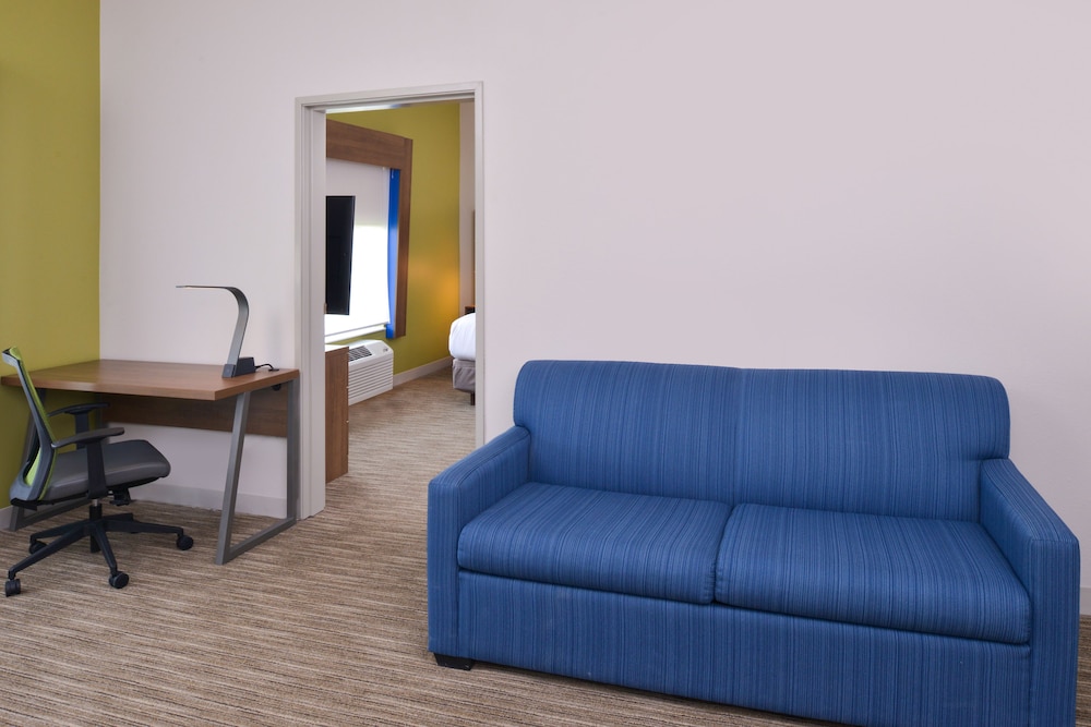 Holiday Inn Express And Suites Omaha 120th And Maple 42/56
