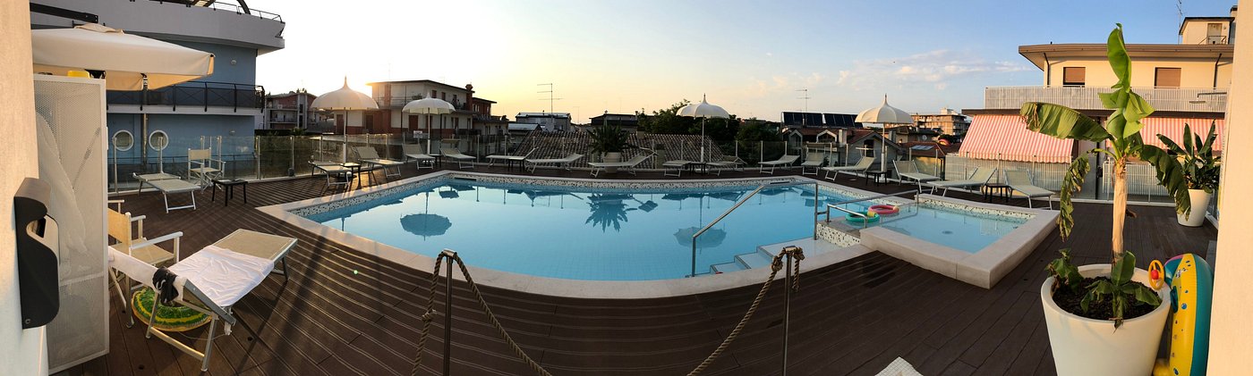 Hotel Tropical 12/19