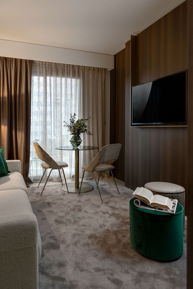 We Me Suite Hotel 40/46