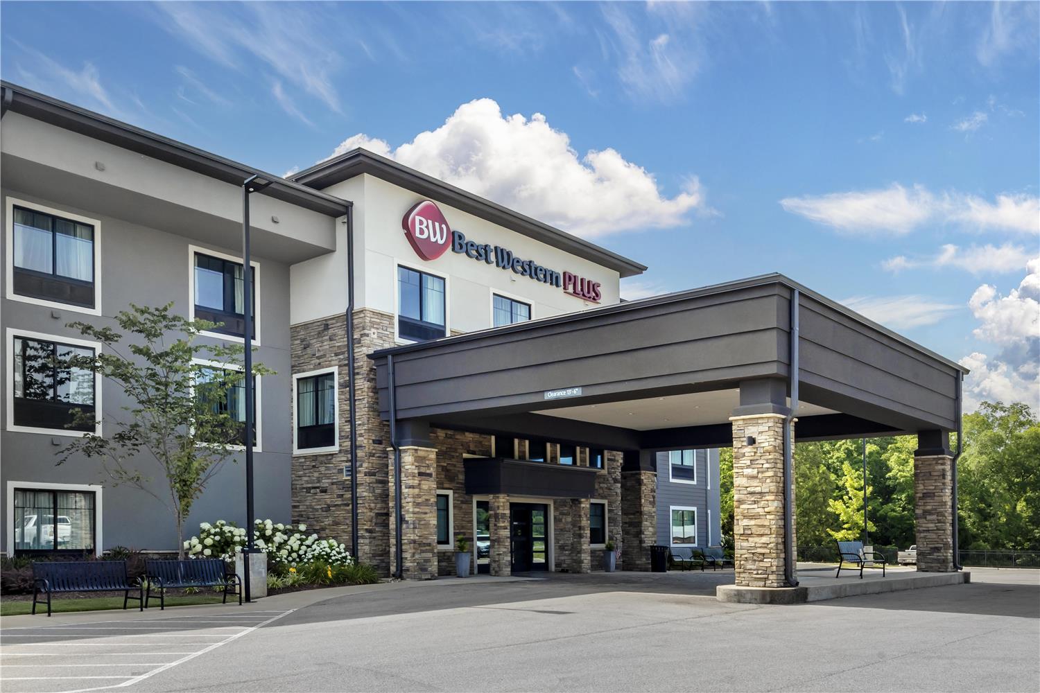 Best Western Plus Lawrenceburg 10/10
