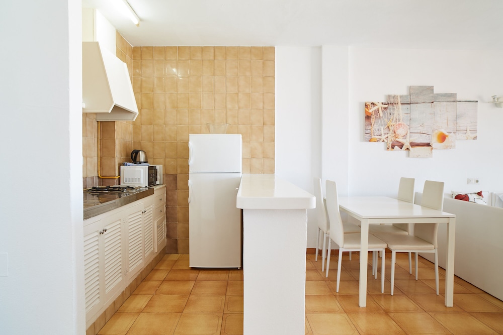 Apartamentos San Antonio Beach 25/35