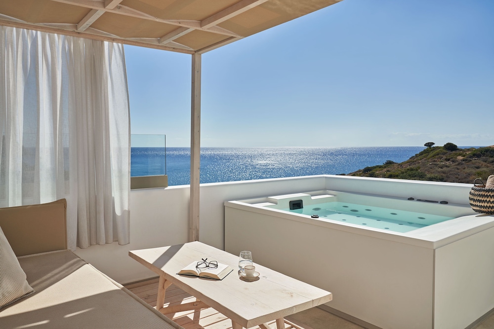 Volcano Luxury Suites Milos 28/50