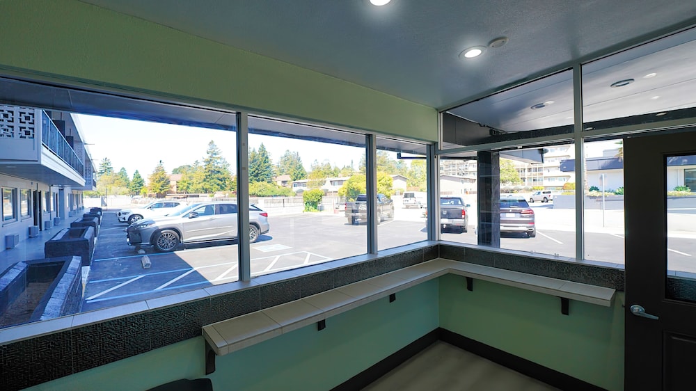Seaside Inn & Suites 25/43