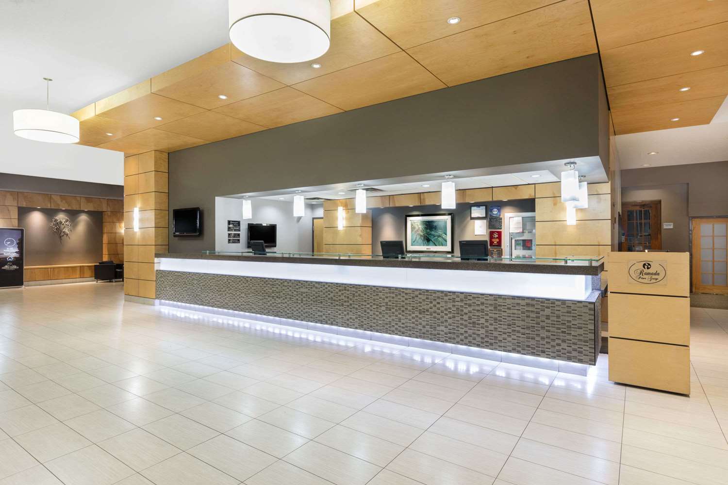 Ramada Plaza By Wyndham Prince George 2/44