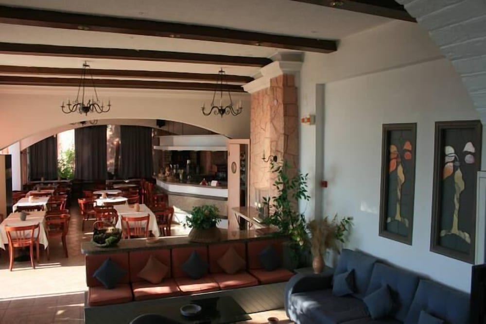 Aegli Hotel 36/64