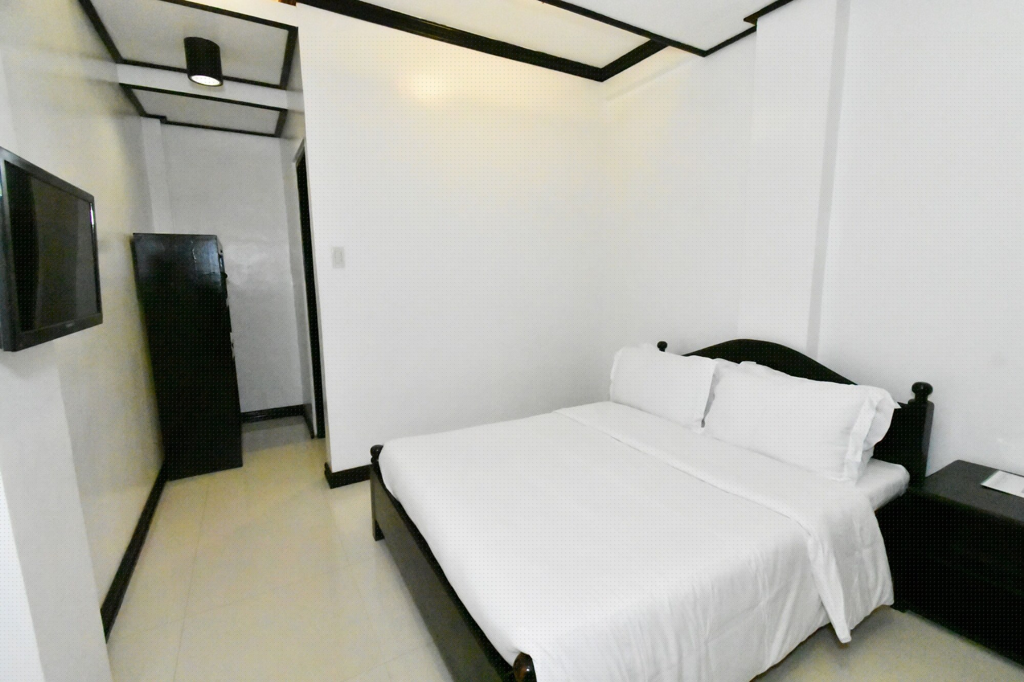 Standard, 1 Queen and 1 Single Bed, Queen Bed, Swiftlets Inn 6/10