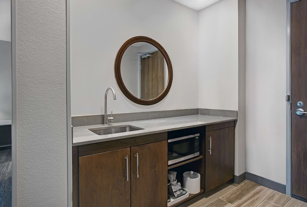 Hampton Inn Suites Farmers Branch Dallas Tx 25/54