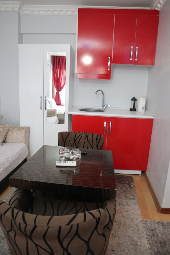 Taksim Pera Suites 50/50