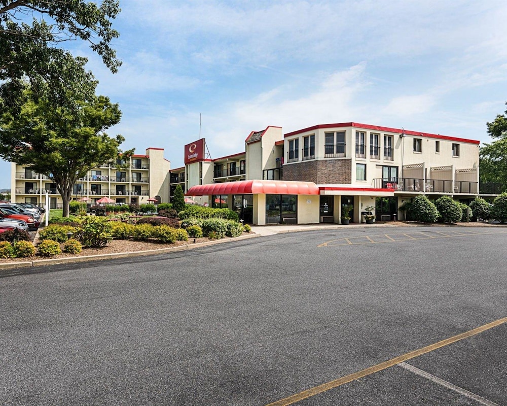 Econo Lodge Inn and Suites Resort Rehoboth Beach 2/42