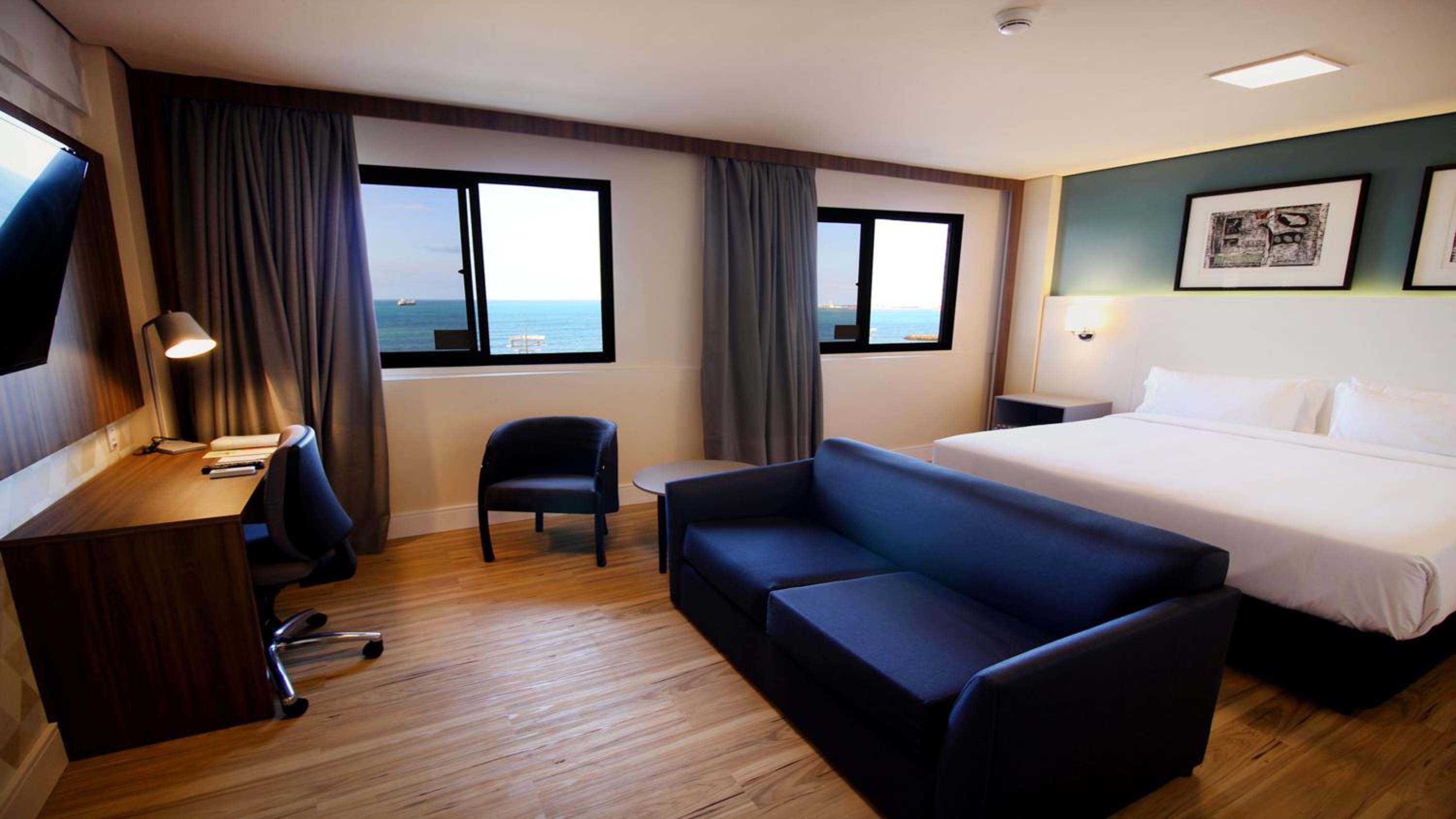 Room, King Bed, Lateral Side Sea View