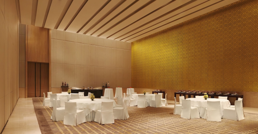 Trident Hyderabad 50/54