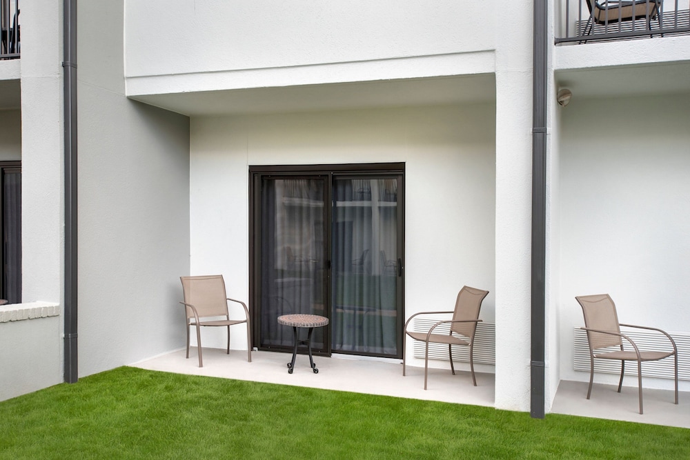 Courtyard New Haven Wallingford 44/50