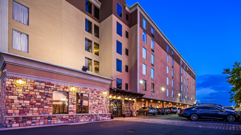 Aiden by Best Western Newark Airport