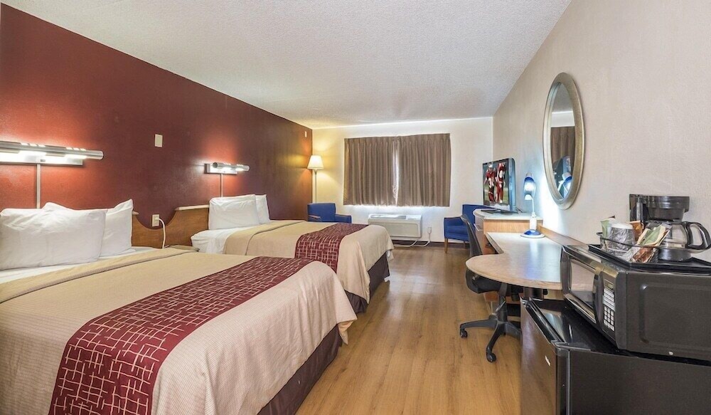 Red Roof Inn and Suites Cleveland - Elyria 19/64