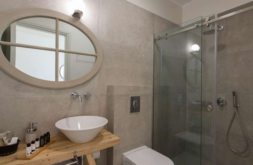 Amymone Suites 47/50