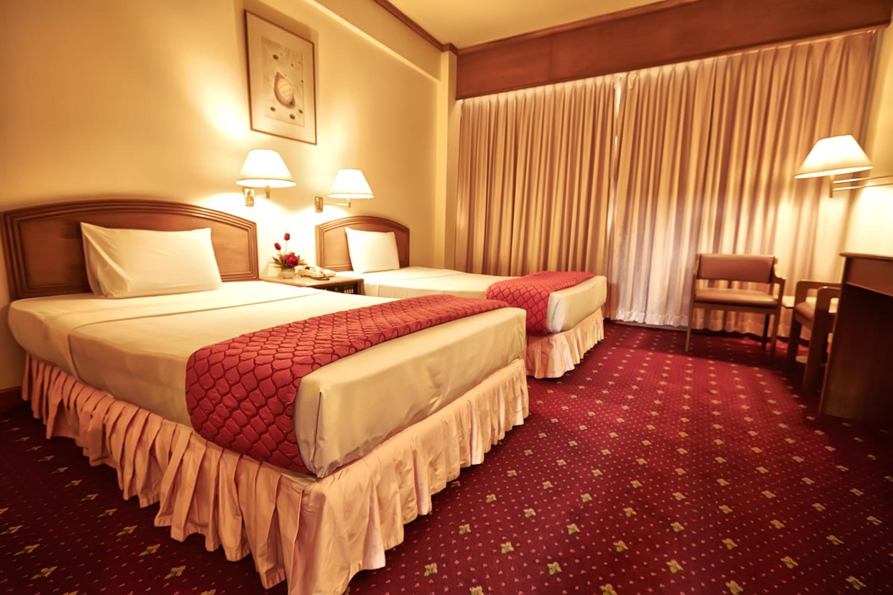 DELUXE, TWIN BEDS