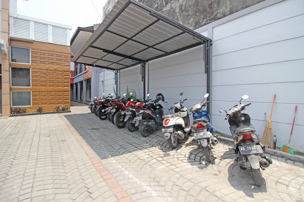 Reddoorz Near Hartono Mall 3 28/30