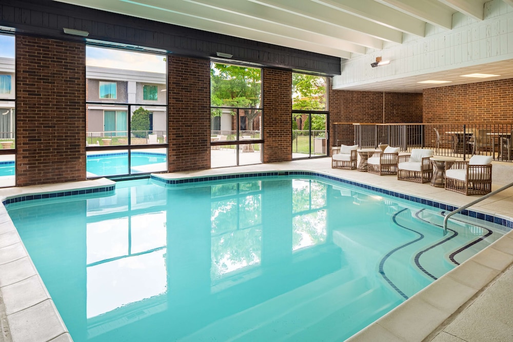 DoubleTree by Hilton Ann Arbor North (ex Holiday Inn Ann Arbor-Near The Univ. Of Mi) 8/49