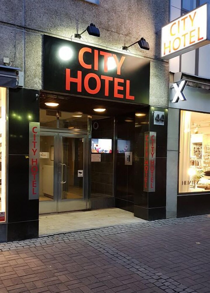 City Hotel 1/32