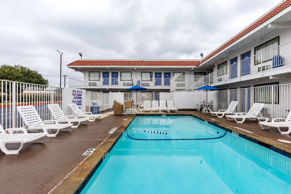 Motel6 North Richland Hills, TX secondary