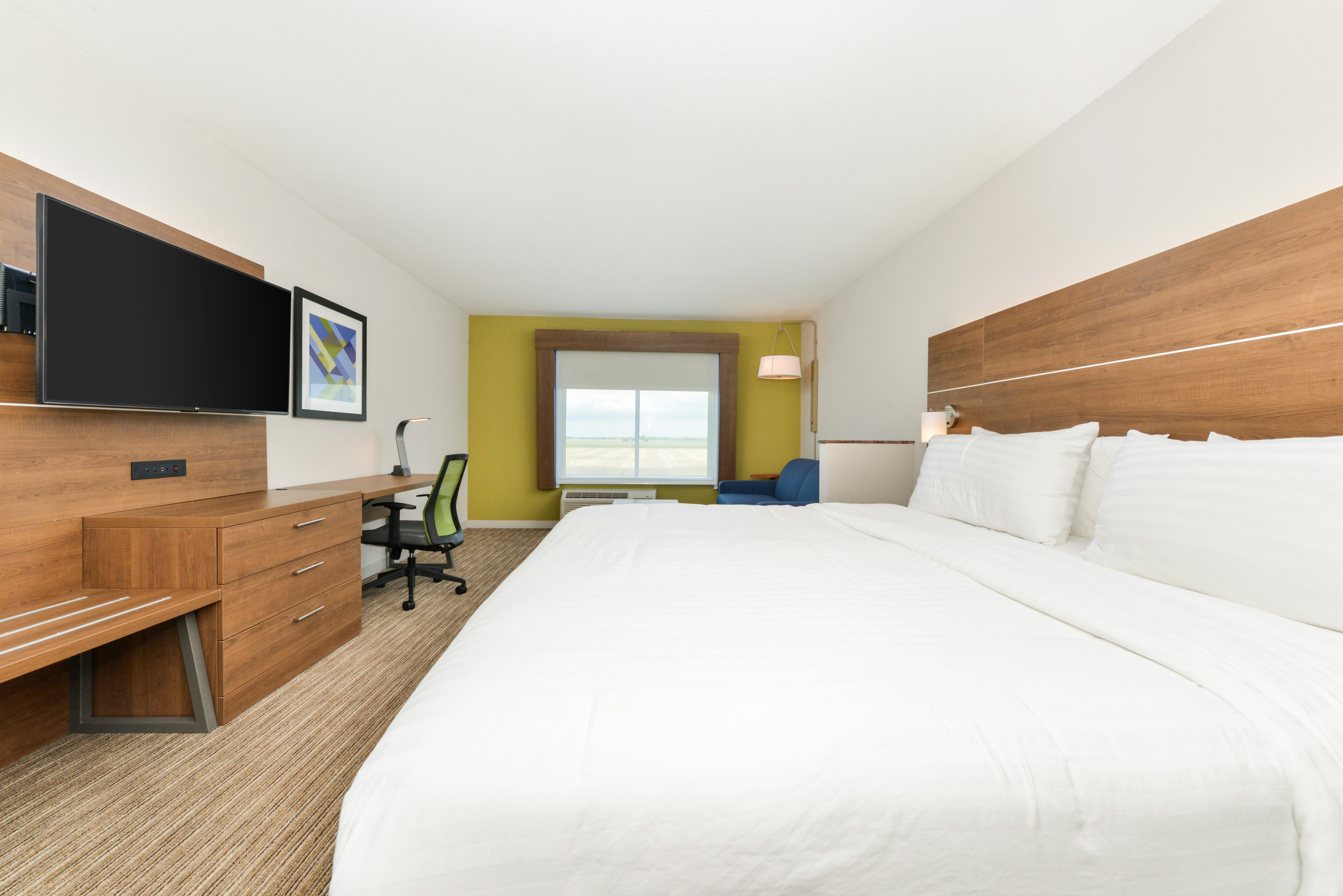 Holiday Inn Express Suites Ogallala 30/75