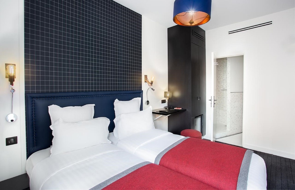 COMFORT, TWIN BEDS