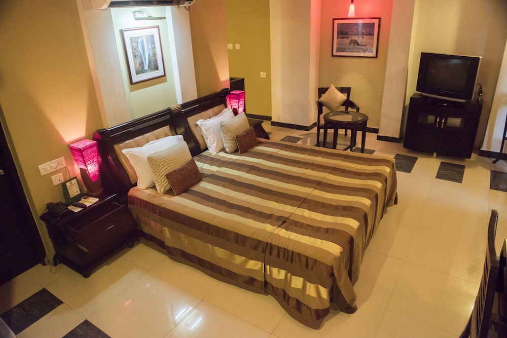 Hotel Pushpak 47/74