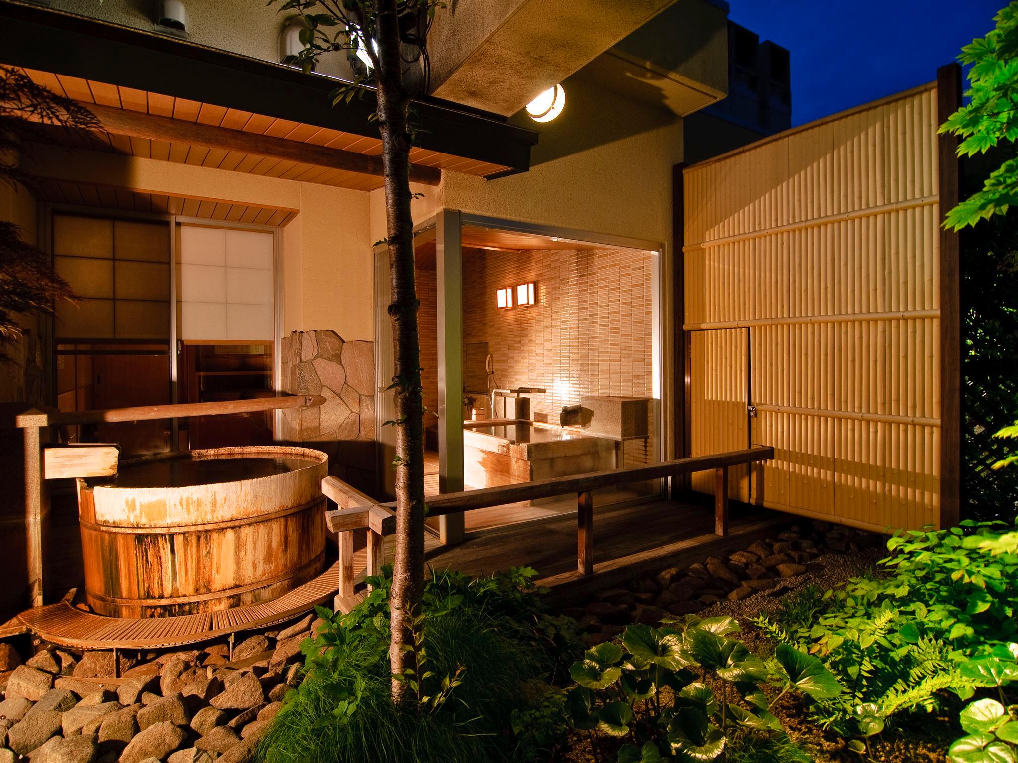 Modern, 2 Beds, Scenic View, Bathtub