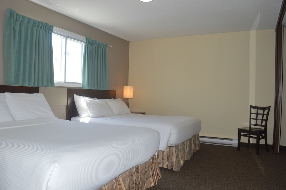 FAMILY SUITE, PREMIUM, 3 QUEEN BEDS