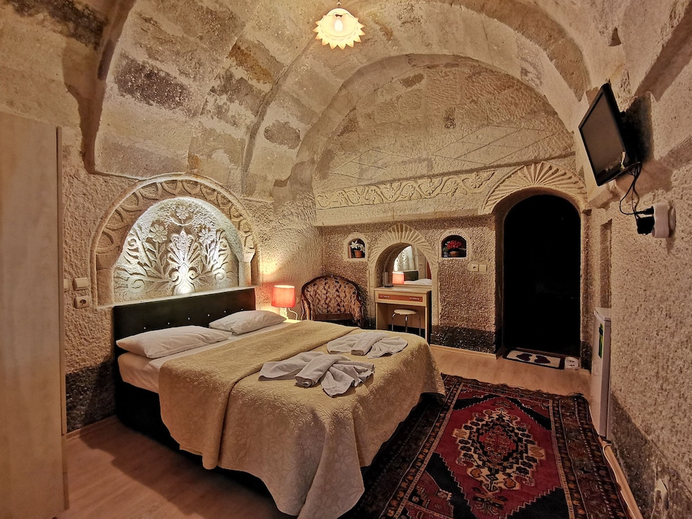 Falcon Cave Suites 27/49