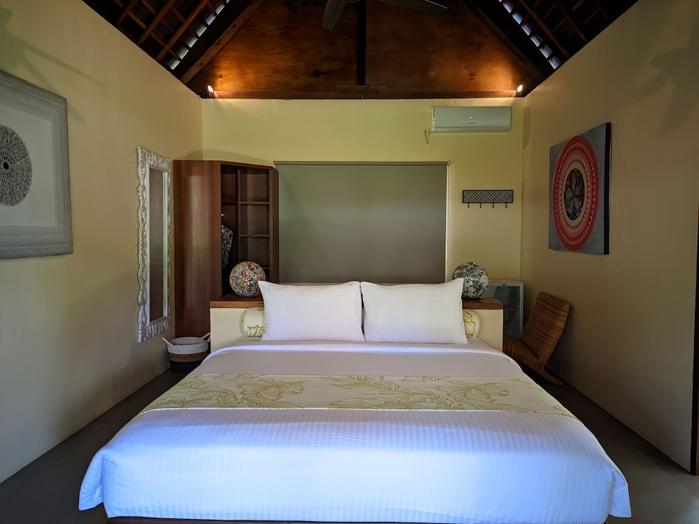 DELUXE, SUITE, KING BED, POOL VIEW, ACCESSIBLE