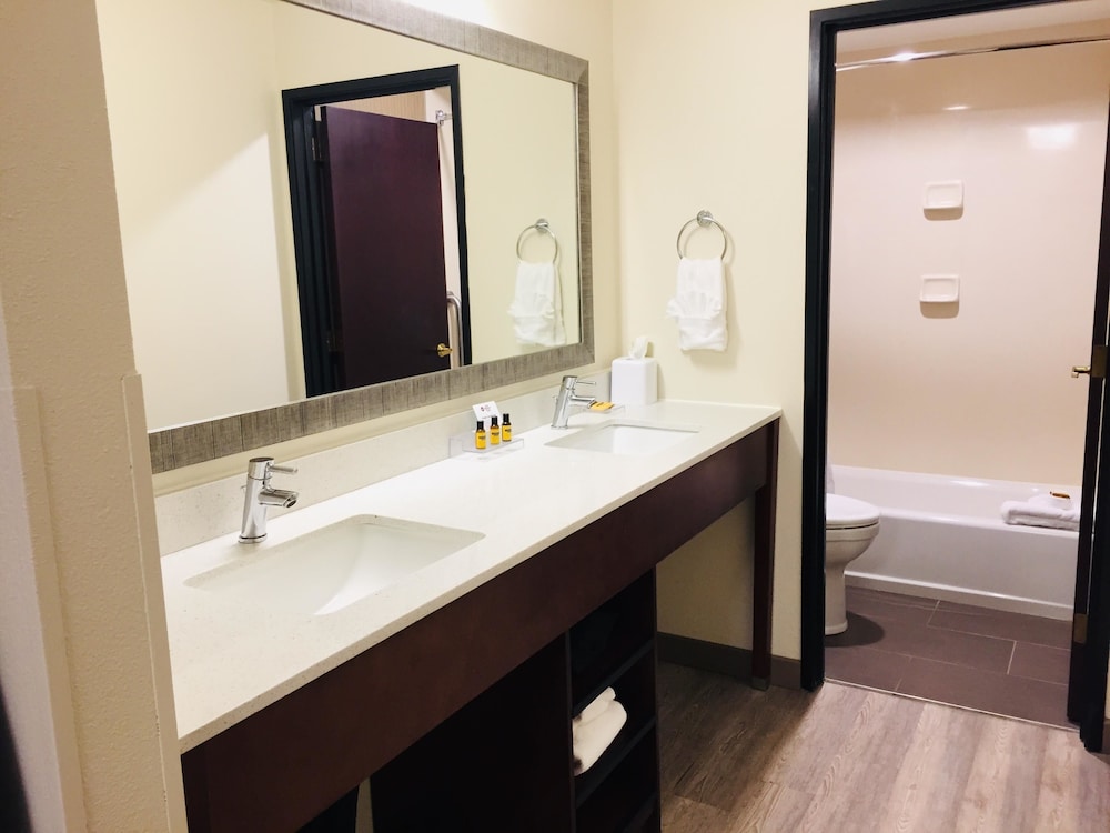 Best Western Plus Portland Airport Hotel & Suites 38/41