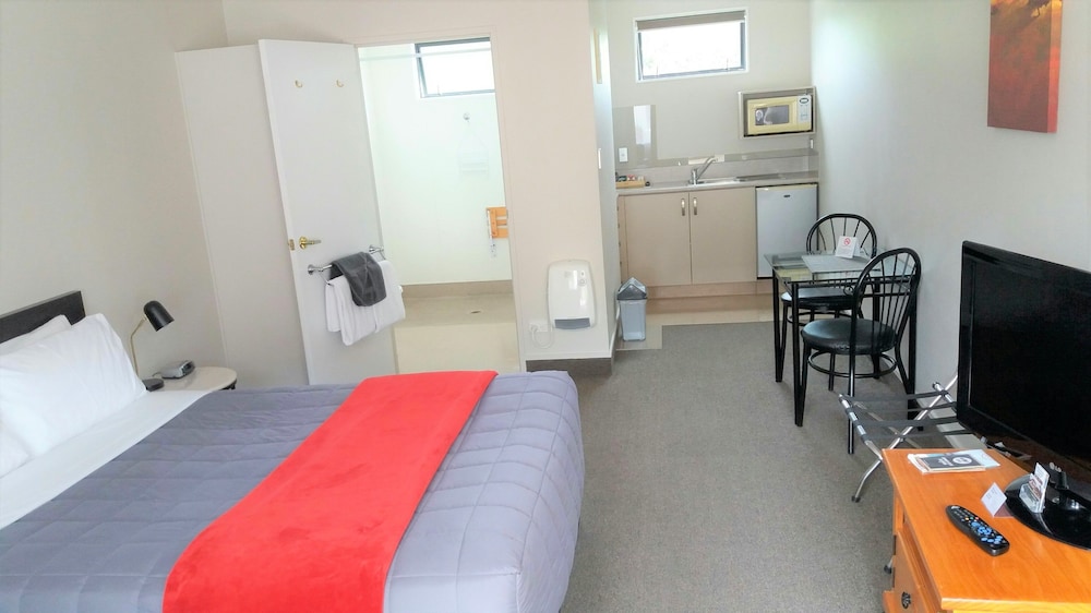 Bay Palm Motel 18/50