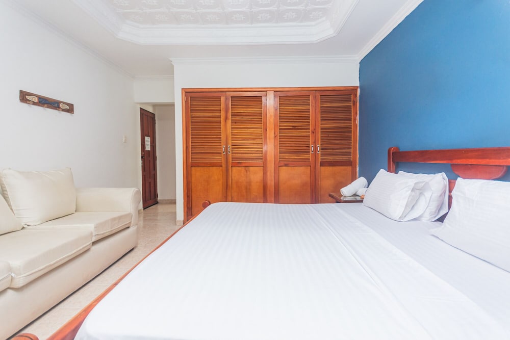 1 BEDROOM, STANDARD, TRIPLE
