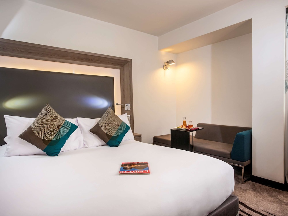 SUPERIOR, DOUBLE BED, POOL SIDE