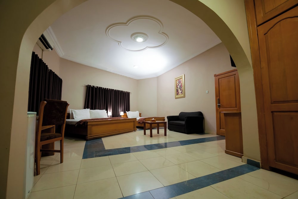 Eastgate Hotel 41/72