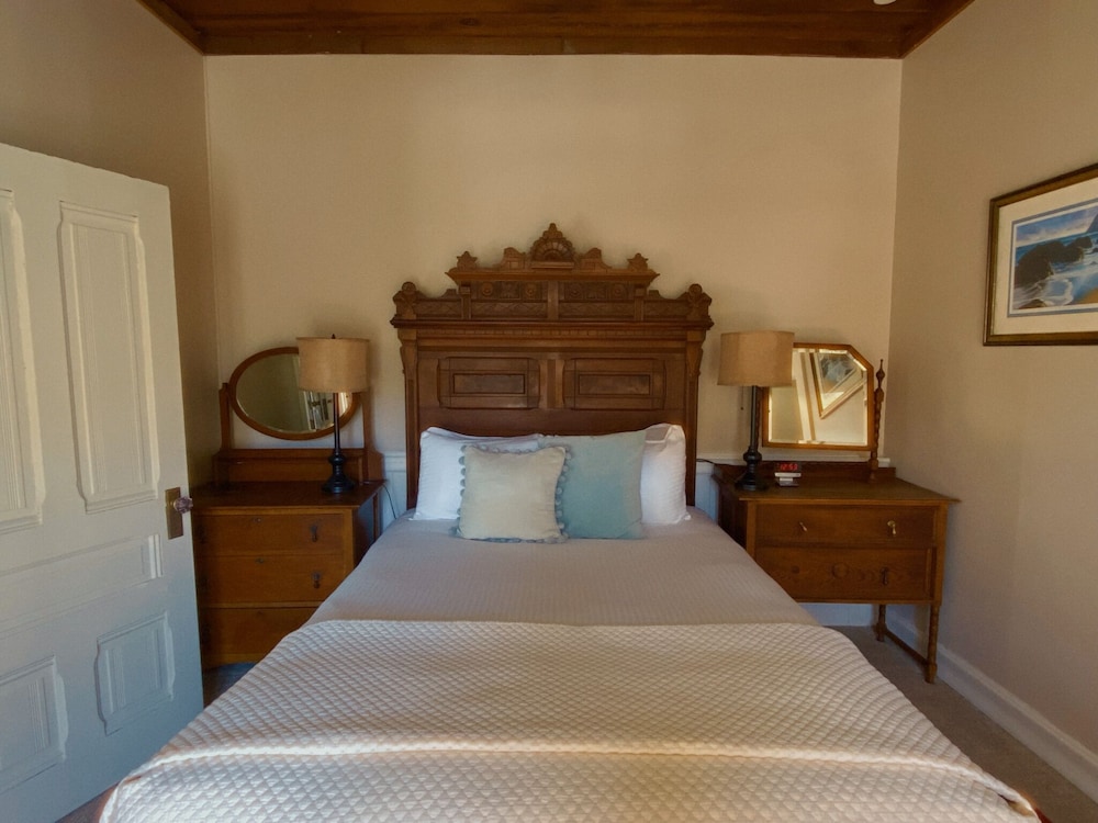 Jenner Inn 29/78