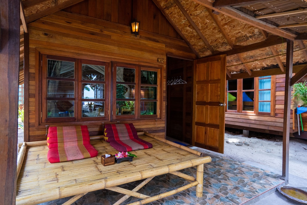 Lipe Beach Resort 9/50
